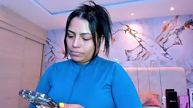 Snapshot of kiana_cream chatting on April 2026 01:08:01 AM kiana cream online show from April 2026 01:08:01 AM