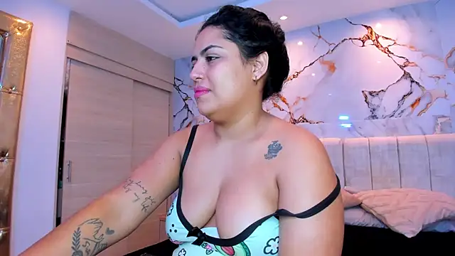 Snapshot of kiana_cream chatting on May 2026 01:50:01 PM kiana cream online show from May 2026 01:50:01 PM