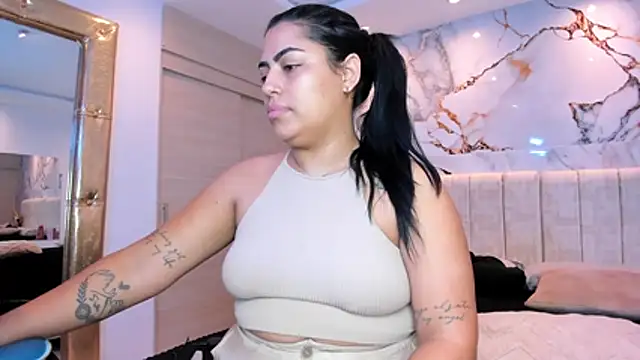 Snapshot of kiana_cream chatting on May 2026 11:49:01 AM kiana cream online show from May 2026 11:49:01 AM