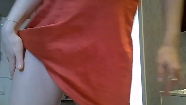Snapshot of ZarinaSwift chatting on May 2026 06:54:02 AM ZarinaSwift online show from May 2026 06:54:02 AM