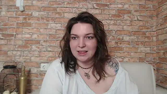 Amelia Kiss  online show from February 2025 03:54:02 AM