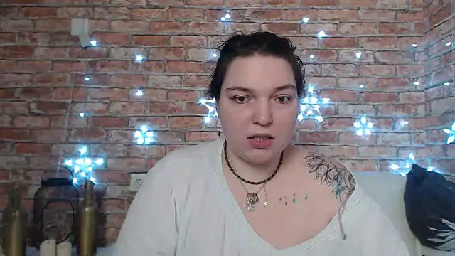 Amelia Kiss  online show from February 2025 12:42:01 AM