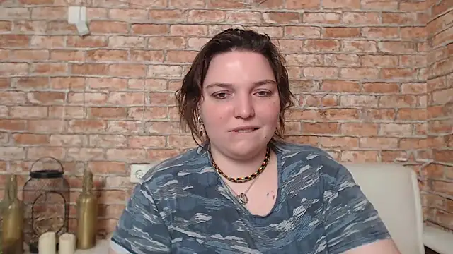 Amelia Kiss  online show from February 2025 03:45:01 AM