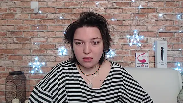 Amelia Kiss  online show from September 2025 12:36:02 AM