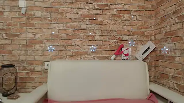 Amelia Kiss  online show from December 2025 12:39:02 AM