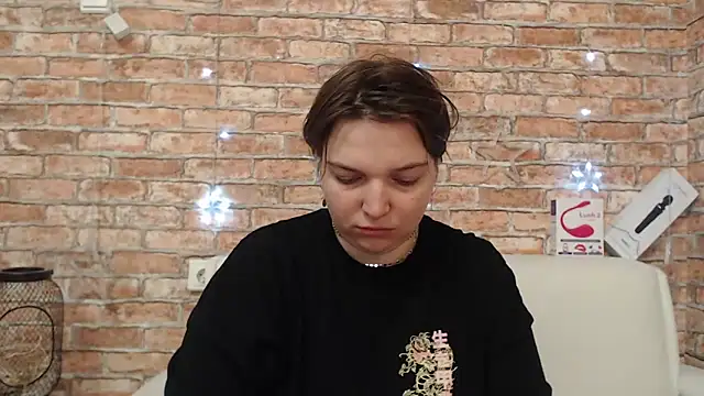 Amelia Kiss  online show from March 2026 01:12:01 AM