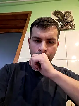 Snapshot of hornny1995 chatting on December 2024 01:32:01 PM hornny1995 online show from December 2024 01:32:01 PM