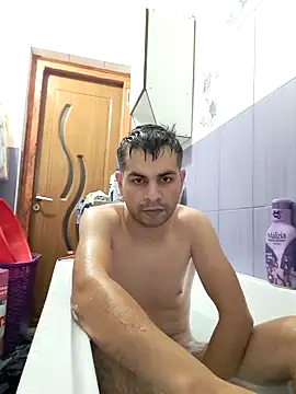Snapshot of hornny1995 chatting on December 2024 04:39:02 PM hornny1995 online show from December 2024 04:39:02 PM