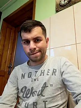 Snapshot of hornny1995 chatting on December 2024 01:31:02 PM hornny1995 online show from December 2024 01:31:02 PM