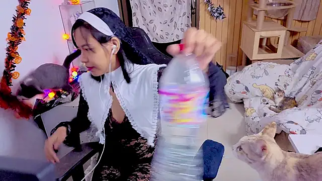 Kana G online show from October 2025 08:21:02 PM