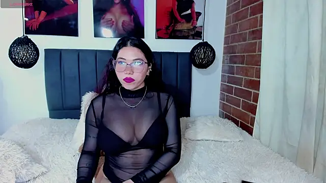 kyliejenner hot online show from June 2026 03:34:01 AM