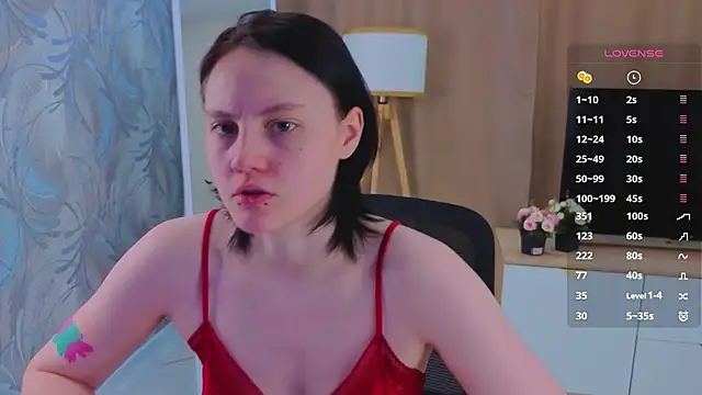 Snapshot of MaryCoopeer chatting on November 2025 04:37:02 AM MaryCoopeer online show from November 2025 04:37:02 AM