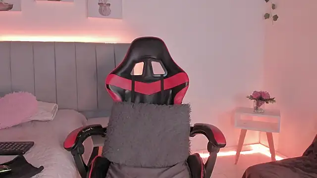  janiis online show from October 2025 12:28:02 AM