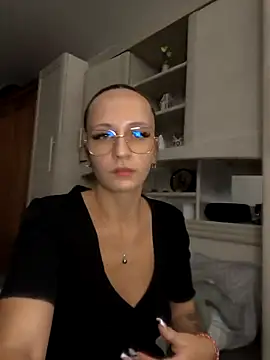 emma4xxx online show from September 2025 07:39:01 PM