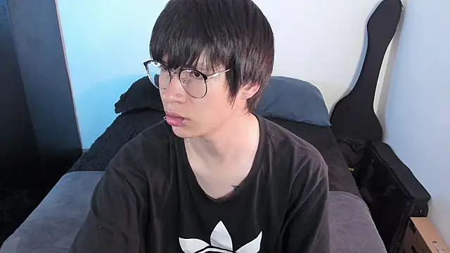 Aventure Twinks online show from April 2026 02:28:01 AM