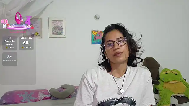 Snapshot of fantasty_nylon chatting on June 2026 10:25:01 PM fantasty nylon online show from June 2026 10:25:01 PM