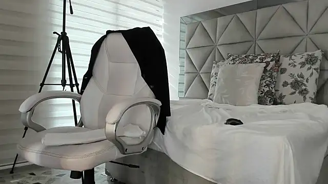 nina pons online show from October 2025 09:27:01 PM