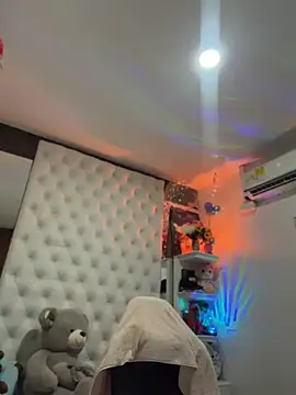 ZarahEvans online show from May 2026 08:03:02 PM