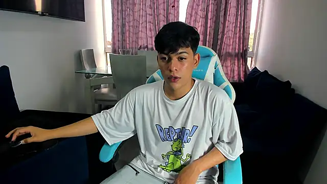 Snapshot of Franco_Rizzo_ chatting on February 2025 10:30:02 PM Franco Rizzo  online show from February 2025 10:30:02 PM