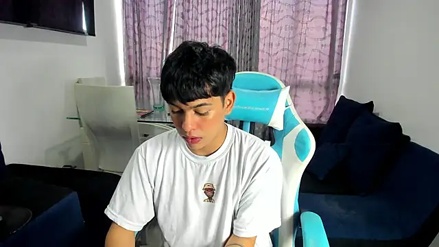 Snapshot of Franco_Rizzo_ chatting on February 2025 10:20:02 PM Franco Rizzo  online show from February 2025 10:20:02 PM