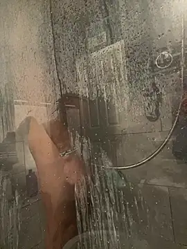 Snapshot of RoodoggXL chatting on December 2024 01:42:01 AM RoodoggXL online show from December 2024 01:42:01 AM