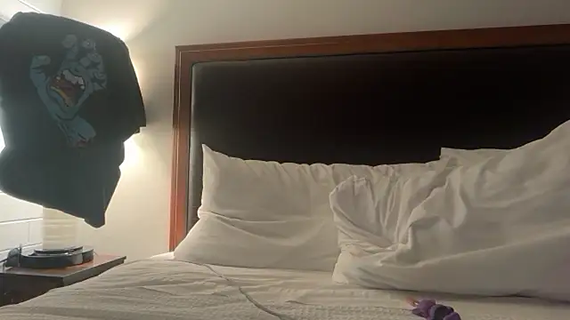 Snapshot of RoodoggXL chatting on January 2026 11:04:01 AM RoodoggXL online show from January 2026 11:04:01 AM