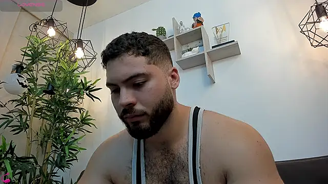 SebastianVilla  online show from November 2025 10:32:02 PM