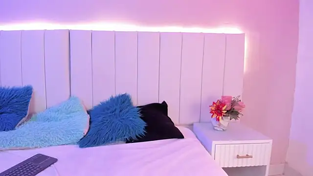 Snapshot of CAMILLEN_PETTID chatting on October 2025 10:15:01 PM CAMILLEN PETTID online show from October 2025 10:15:01 PM