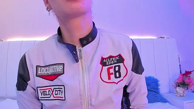 Snapshot of CAMILLEN_PETTID chatting on November 2025 10:35:01 PM CAMILLEN PETTID online show from November 2025 10:35:01 PM