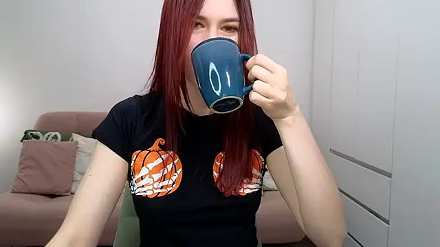 AliciaNewell online show from October 2025 06:04:01 AM