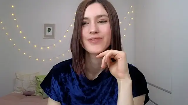Snapshot of AliciaNewell chatting on June 2026 04:43:02 AM AliciaNewell online show from June 2026 04:43:02 AM