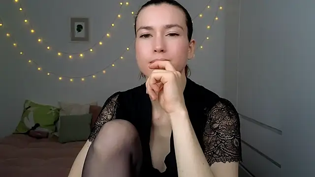 Snapshot of AliciaNewell chatting on July 2026 04:18:01 AM AliciaNewell online show from July 2026 04:18:01 AM