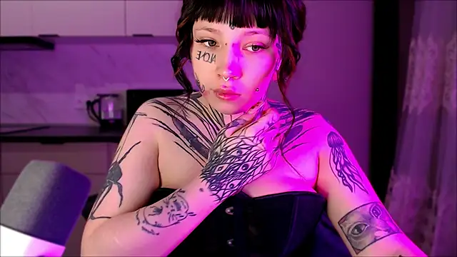 tradishka online show from January 2025 08:47:01 PM