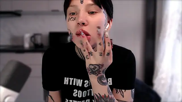 tradishka online show from February 2025 01:49:02 PM