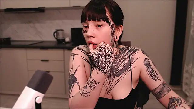 tradishka online show from February 2025 05:15:01 PM