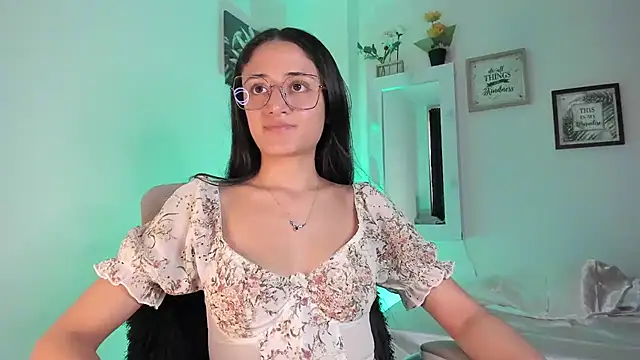 Snapshot of _Caroliinee_ chatting on February 2025 09:33:01 PM Caroliinee online show from February 2025 09:33:01 PM