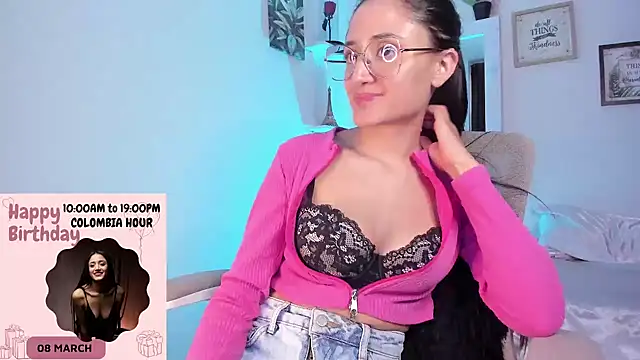 Snapshot of _Caroliinee_ chatting on March 2025 10:21:01 PM Caroliinee online show from March 2025 10:21:01 PM