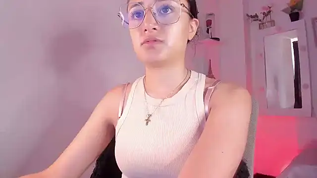 Snapshot of _Caroliinee_ chatting on September 2025 05:05:02 PM Caroliinee online show from September 2025 05:05:02 PM