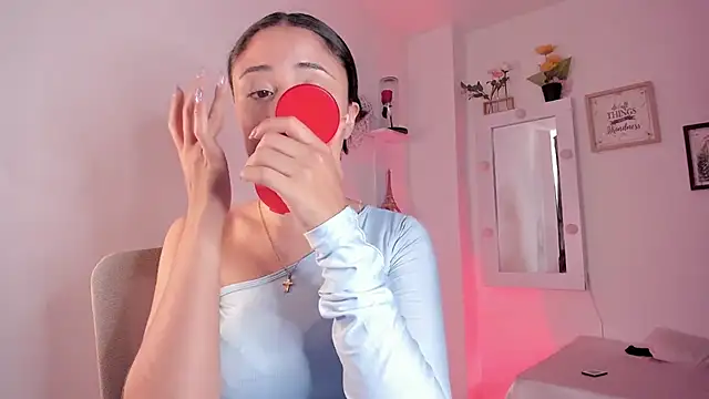 Snapshot of _Caroliinee_ chatting on October 2025 06:37:01 PM Caroliinee online show from October 2025 06:37:01 PM