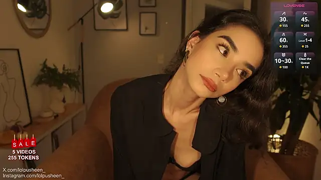 Snapshot of JulietteDee chatting on October 2025 10:28:02 PM JulietteDee online show from October 2025 10:28:02 PM