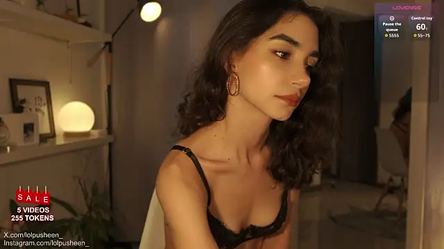 Snapshot of JulietteDee chatting on October 2025 10:34:02 PM JulietteDee online show from October 2025 10:34:02 PM