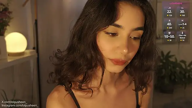 Snapshot of JulietteDee chatting on November 2025 10:10:02 PM JulietteDee online show from November 2025 10:10:02 PM