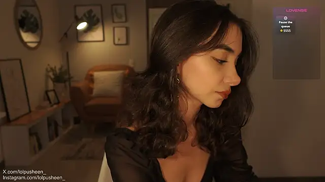 Snapshot of JulietteDee chatting on November 2025 10:10:01 PM JulietteDee online show from November 2025 10:10:01 PM