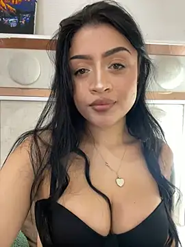 lucianaroy online show from February 2025 08:52:02 PM