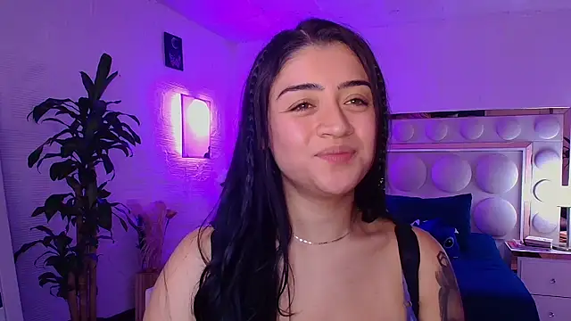 lucianaroy online show from October 2025 08:30:02 PM