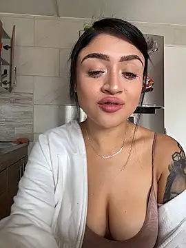 lucianaroy online show from November 2025 03:04:01 PM