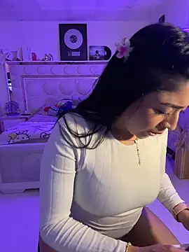 lucianaroy online show from April 2026 05:21:02 PM