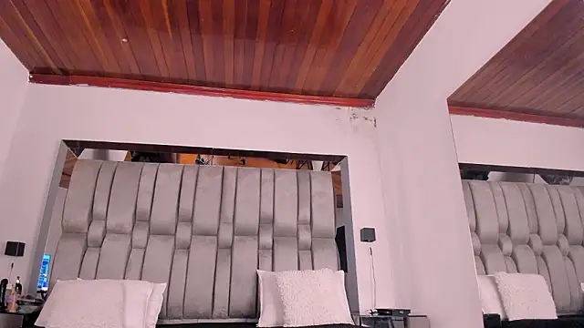 NikkySmiith online show from February 2026 12:04:01 PM