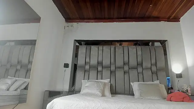 NikkySmiith online show from February 2026 11:58:02 AM