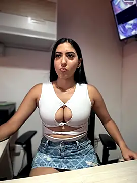 MarianaBenz online show from October 2025 09:02:01 PM